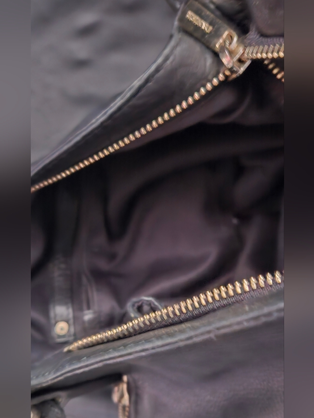 Danier 100% Leather Black  Classic Hobo Zipper  Bag Gold Hardware - Picture 8 of 14